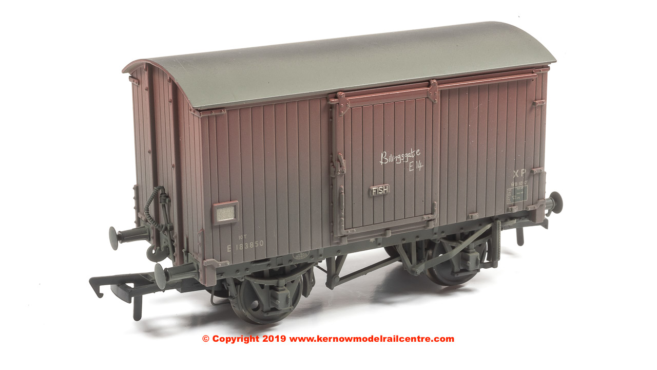 38-578 Bachmann 12 Ton Fish Van BR Bauxite (Late) Weathered